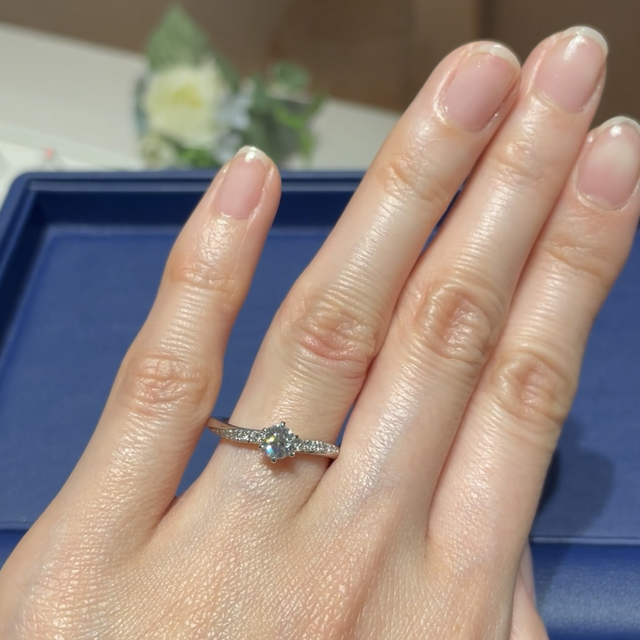 【銀座ダイヤモンドシライシの口コミ】 当初はシンプルな指輪を探していたものの、実際に様々な種類の指輪をみて…