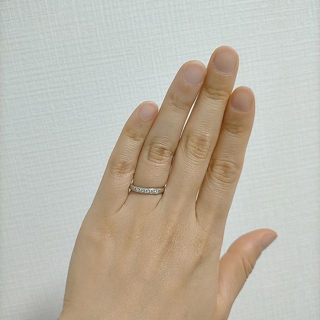 【ラザール ダイヤモンド(LAZARE DIAMOND)の口コミ】 指に吸い付くように 着け心地が良く、
ダイアが小さ過ぎず、大き過ぎない
…