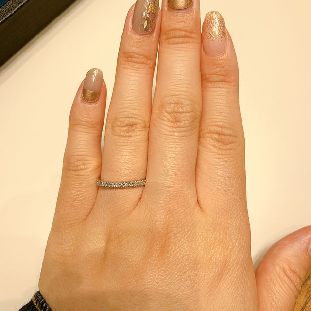 【銀座ダイヤモンドシライシの口コミ】 4店舗目で結婚指輪を決めました。
指輪のデザインは300種類ほどあるので、…