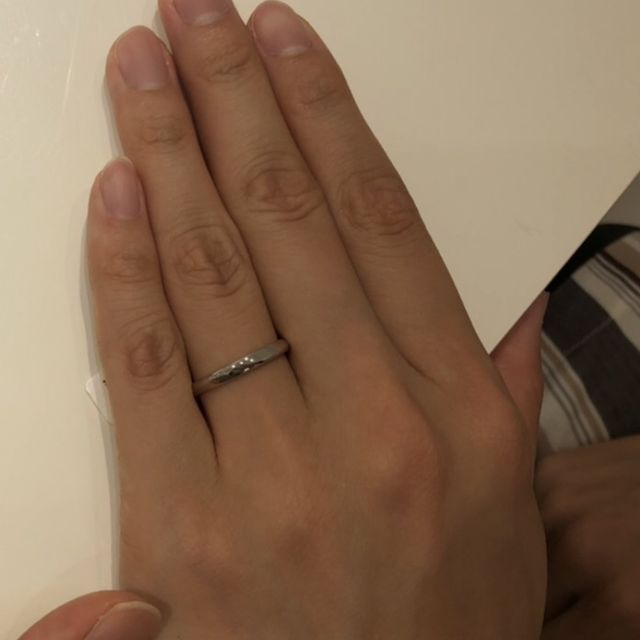 【4℃ BRIDAL(ヨンドシーブライダル)の口コミ】 指輪の決め手はデザインです。男性の指輪はシンプルなものが多く、決め手…