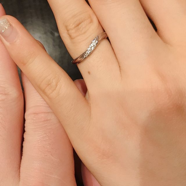 【ケイウノ ブライダル(K.UNO BRIDAL)の口コミ】 デザインはディズニーのファンタジアをモチーフにした結婚指輪になってお…