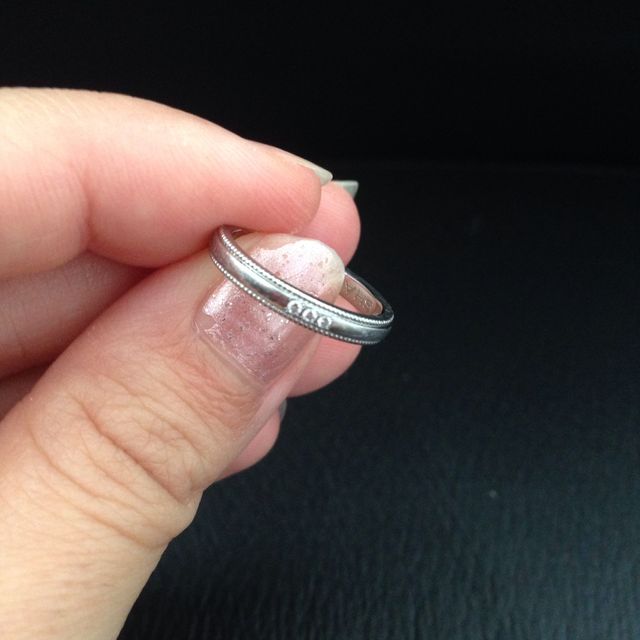 【エクセルコダイヤモンド(EXELCO DIAMOND)の口コミ】 沢山のデザインの中からこのデザインを選んだのは、職人によるミル打ちで…