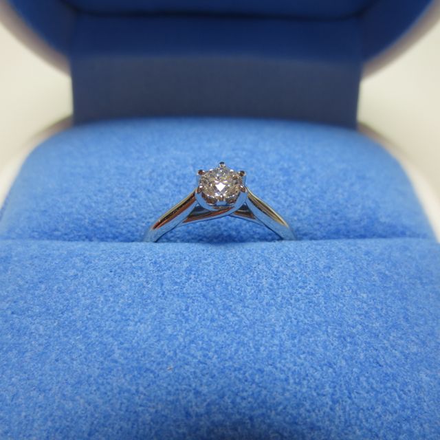 【銀座ダイヤモンドシライシの口コミ】 ダイヤモンドが綺麗であったことと、指輪のデザインが可愛らしかったこと…