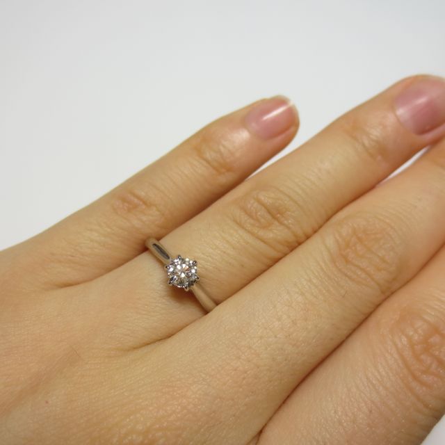 【銀座ダイヤモンドシライシの口コミ】 ダイヤモンドが綺麗であったことと、指輪のデザインが可愛らしかったこと…