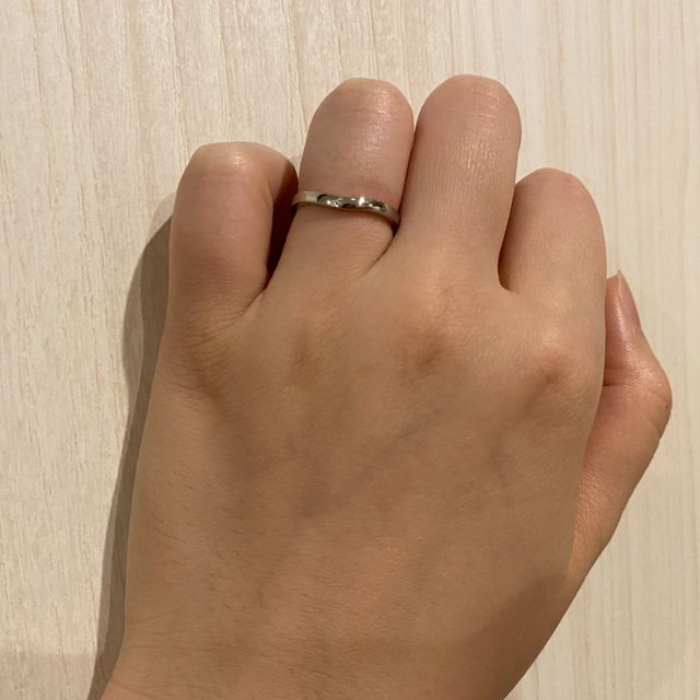 【カルティエ(Cartier)の口コミ】 結婚指輪は常につけるものなので、シンプルなデザインを選びました。ダイ…