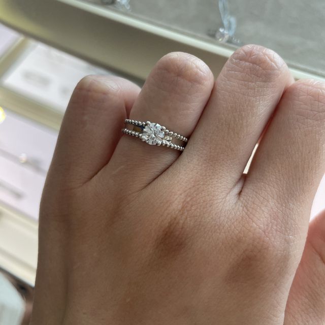 【ヴァン クリーフ＆アーペル(Van Cleef & Arpels)の口コミ】 0.5カラット、Dカラー、VVS1を試着しました。ヴァンクリらしいデザインで…