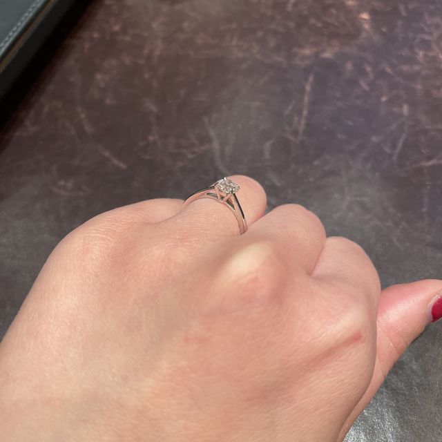 【グラフ(GRAFF)の口コミ】 0.7カラット/Eカラー/VS1(or VS2)を試着しました。最初グラフさんのプロミ…