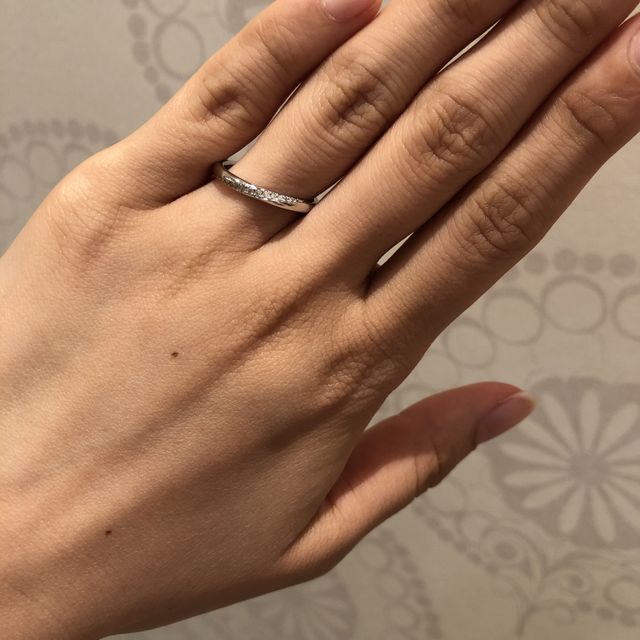 【TRECENTI(トレセンテ)の口コミ】 ストレートラインのデザインでありながら、ウェーブにカットされており、…