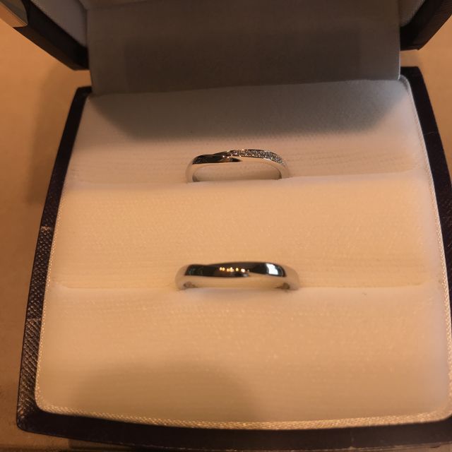 【俄(にわか)の口コミ】 一目見てデザインが気にいりました。Vのデザインですが、曲線がきつくない…