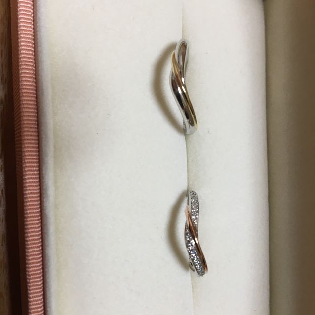 【ケイウノ ブライダル(K.UNO BRIDAL)の口コミ】 自分たちでデザインを考えることができるからです。
様々な思いを込められ…