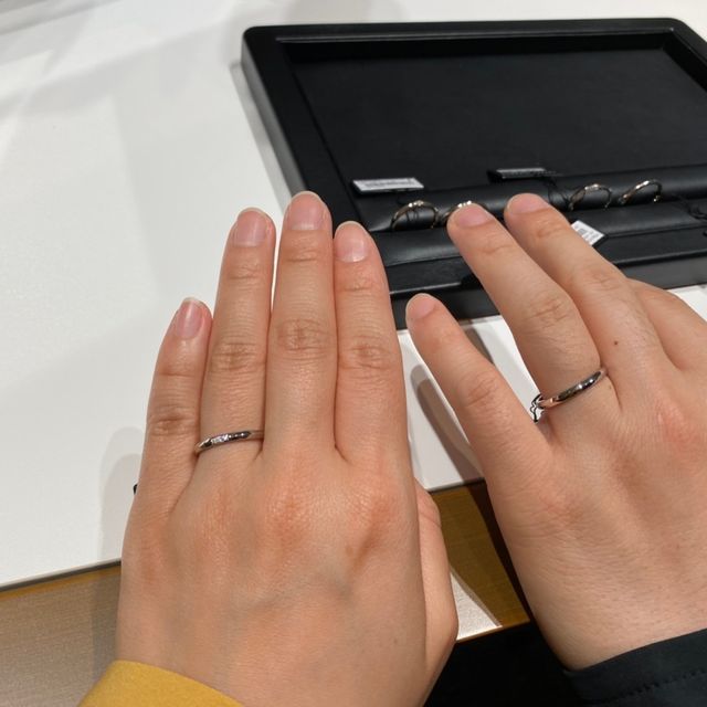 【ラザール ダイヤモンド(LAZARE DIAMOND)の口コミ】 シンプルなデザインの指輪に加えて、ダイヤモンドが他店と比べても本当に…