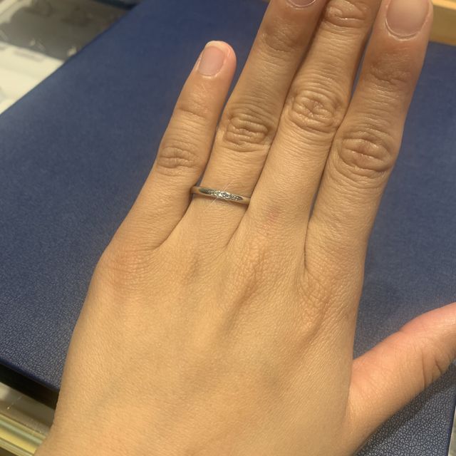【銀座ダイヤモンドシライシの口コミ】 シンプルだかダイヤがとてもきれいに光っていてとても上品な物。ダイヤが…