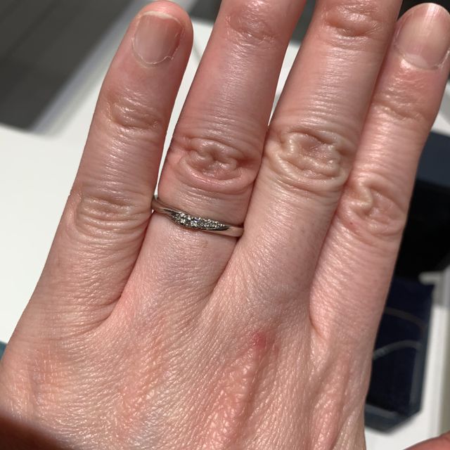 【銀座ダイヤモンドシライシの口コミ】 普段指輪をつけることが少ないので、なるべく違和感のないフィット感を求…