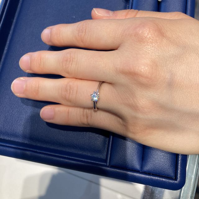 【銀座ダイヤモンドシライシの口コミ】 担当の方が指輪の基本的な説明からしてくださり非常に分かりやすくて頼り…