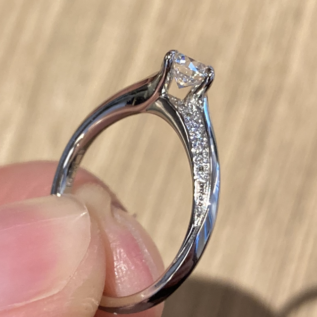 【エクセルコダイヤモンド(EXELCO DIAMOND)の口コミ】 ダイヤが横から見て浮いてるのが一番気に入ってます。ダイアもトリプルエ…