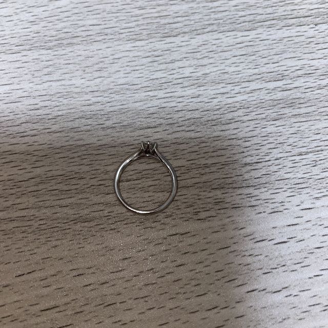 【銀座ダイヤモンドシライシの口コミ】 ダイヤモンドを強調したデザインで、いかにも婚約指輪というイメージのも…