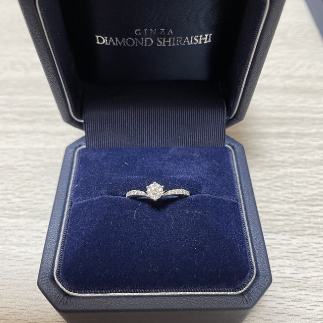 【銀座ダイヤモンドシライシの口コミ】 ダイヤモンドを強調したデザインで、いかにも婚約指輪というイメージのも…