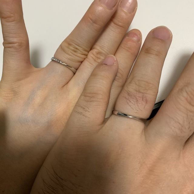 【銀座ダイヤモンドシライシの口コミ】 店員さんに、婚約指輪と重ね付けできるデザインのものをいくつか出して頂…