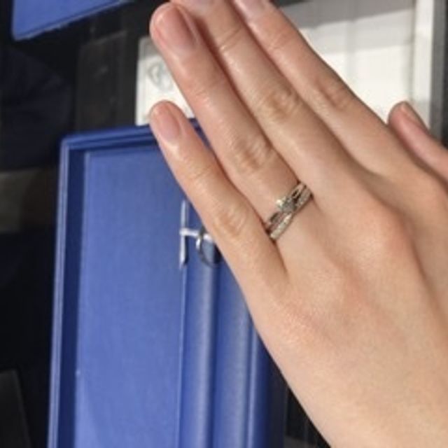【銀座ダイヤモンドシライシの口コミ】 いただいた婚約指輪にあう結婚指輪を探しに、来店させていただきました。
…