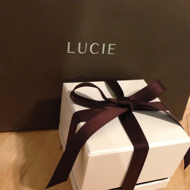 【LUCIE(ルシエ)の口コミ】 一番の決めては指輪のデザインが気に入ったことです。
既製品では２人揃っ…