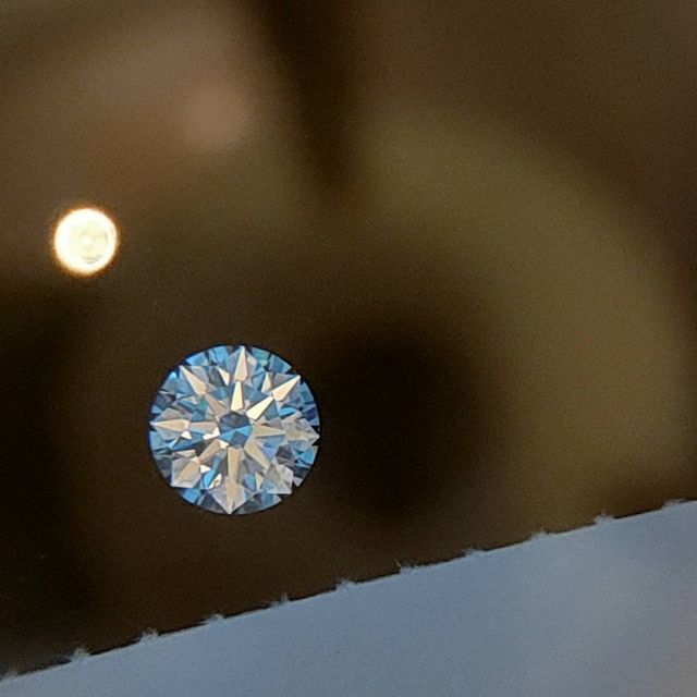 【銀座ダイヤモンドシライシの口コミ】 指輪の太さが細く、緩やかなUカーブになっているところが気に入ってこちら…