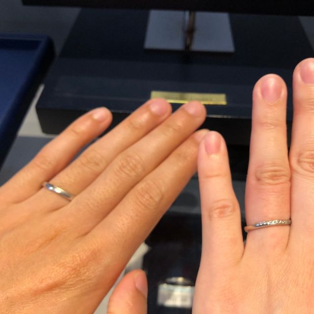 【銀座ダイヤモンドシライシの口コミ】 シンプルかつ上品なデザインに惹かれ購入しました。
ストレートで目立ちす…