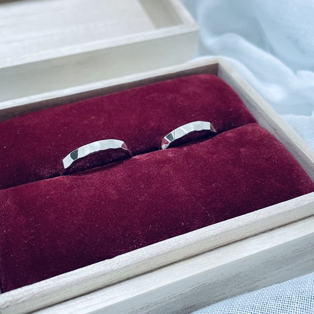 【ichi(イチ)の口コミ】 指輪のカタログから一目惚れして来店しました。
来店後サンプルを見せて頂…