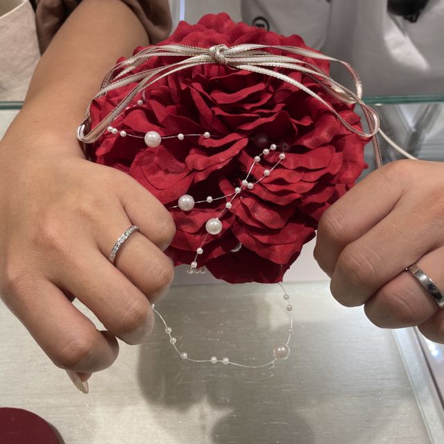 【TRECENTI(トレセンテ)の口コミ】 ペアではないが男性側の好みに合わせて太めの指輪にし女性用もストレート…