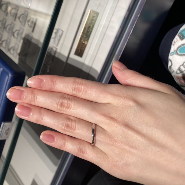 【銀座ダイヤモンドシライシの口コミ】 シライシウェーブと言われるくらい、ウェーブは人気みたいで、試着してみ…