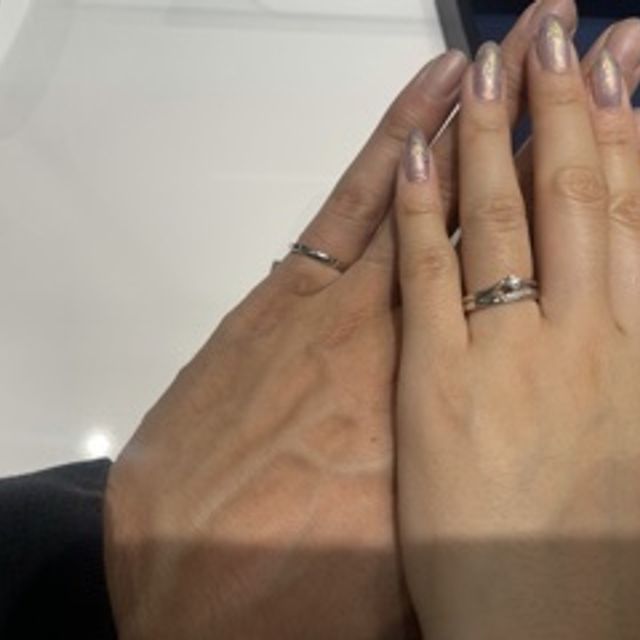 【4℃ BRIDAL(ヨンドシーブライダル)の口コミ】 もともと4℃さんのペアリングと
エンゲージリングを付けており
3件ほど回っ…