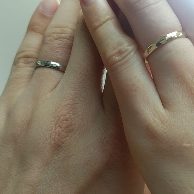 【銀座ダイヤモンドシライシの口コミ】 妻の希望もあり、マット加工されたデザインの結婚指輪を探していました。…