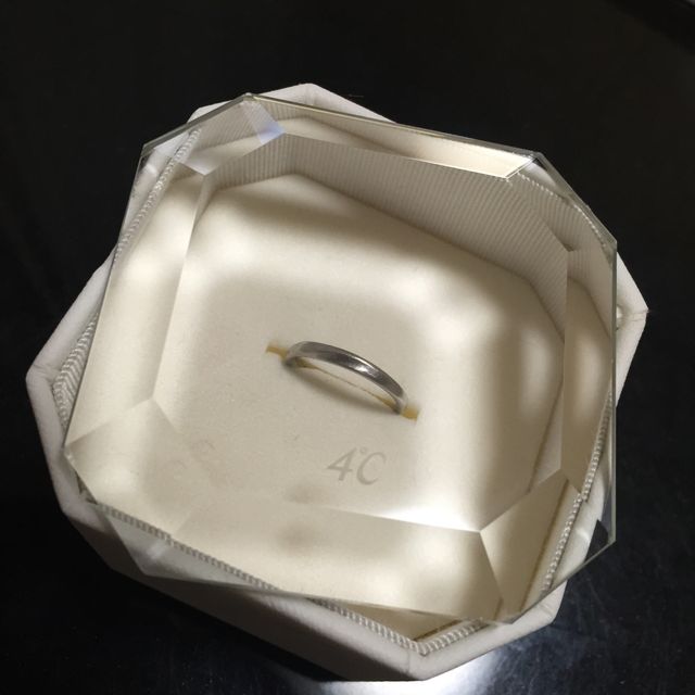 【4℃ BRIDAL(ヨンドシーブライダル)の口コミ】 長く使い続けるものなのでなるべくシンプルなデザインの物を探していまし…