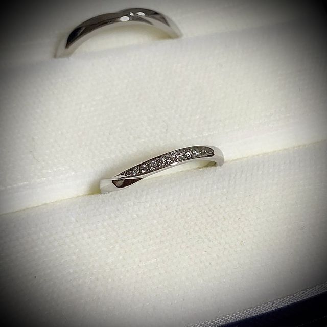 【俄(にわか)の口コミ】 先に婚約指輪（木漏れ日）をプレゼントしていただきました。セットリング…