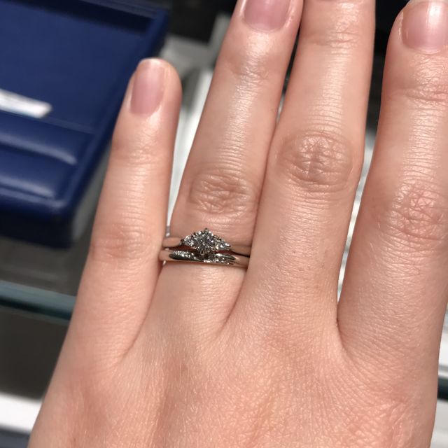 【銀座ダイヤモンドシライシの口コミ】 日本人女性の指に似合うようにデザインされたそうで、初めてつけたとは思…