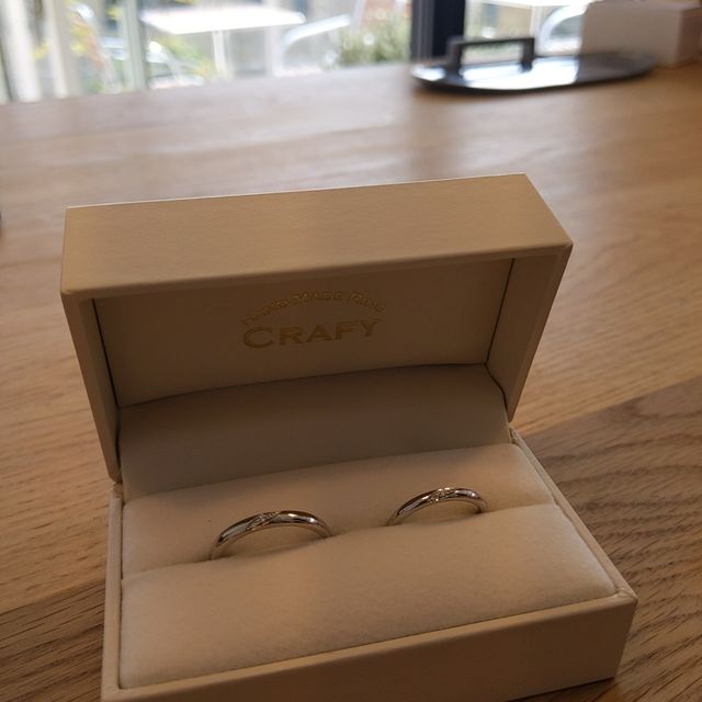 【CRAFY(クラフィ)の口コミ】 デザインや太さ、ダイヤモンドなど刻印も自分たちで決めることができ、価…