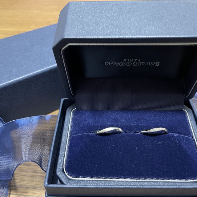 【銀座ダイヤモンドシライシの口コミ】 婚約指輪も銀座ダイヤモンドシライシで購入していたので、結婚指輪も同じ…