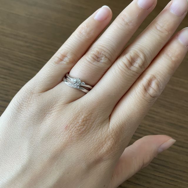 【銀座ダイヤモンドシライシの口コミ】 婚約指輪も銀座ダイヤモンドシライシで購入していたので、結婚指輪も同じ…