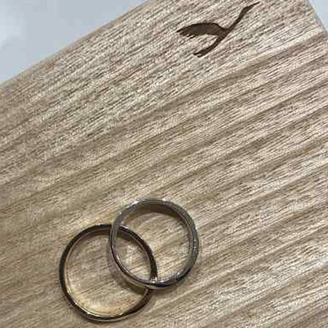 【鶴(mikoto)の口コミ】 シンプルなデザインではありますが私たち夫婦の指の色や太さに一番マッチ…