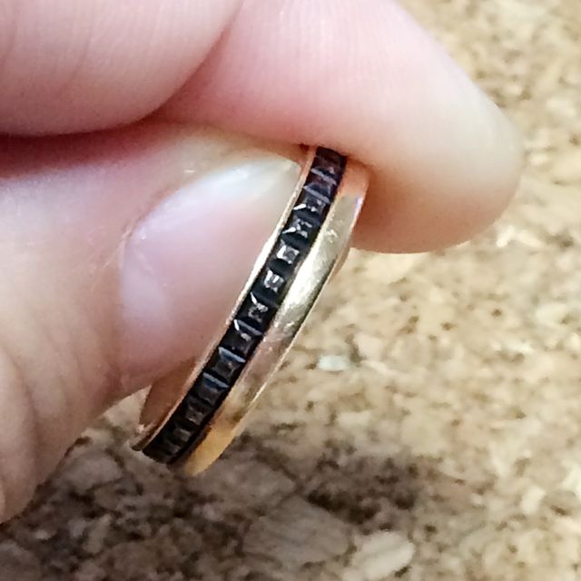 【ブシュロン(BOUCHERON)の口コミ】 夫婦共に肌の色が濃い方なのですが、こちらのピンクゴールドとブラウンの…