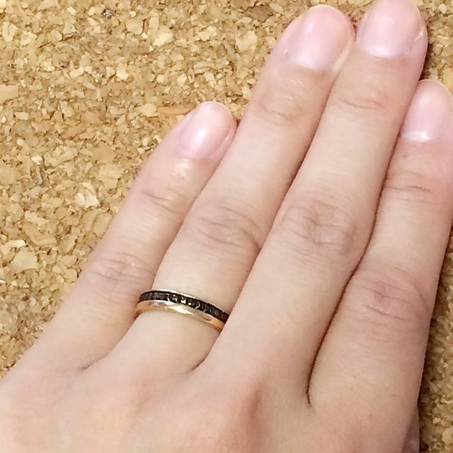 【ブシュロン(BOUCHERON)の口コミ】 夫婦共に肌の色が濃い方なのですが、こちらのピンクゴールドとブラウンの…