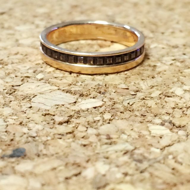 【ブシュロン(BOUCHERON)の口コミ】 夫婦共に肌の色が濃い方なのですが、こちらのピンクゴールドとブラウンの…