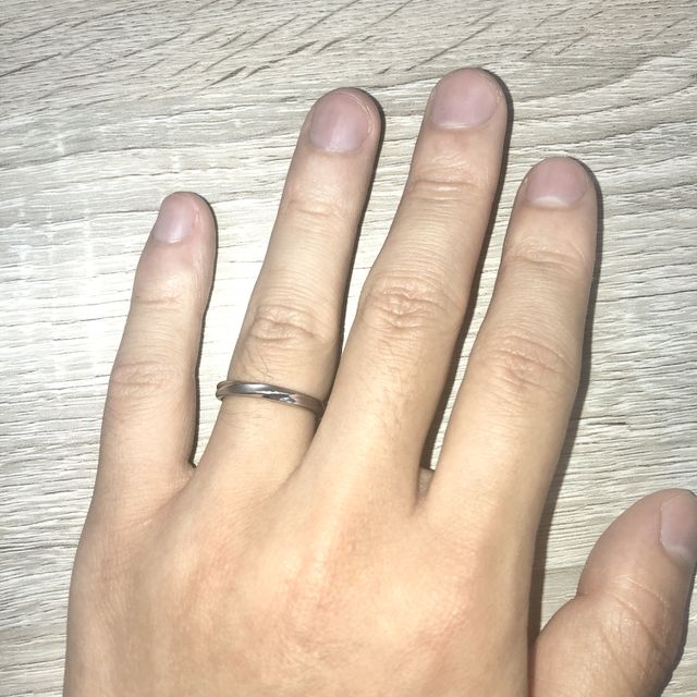 【ギンザタナカブライダル(GINZA TANAKA BRIDAL)の口コミ】 典型的な指輪の形だと好きじゃないが、あまり奇抜すぎるのも嫌なので、ウ…