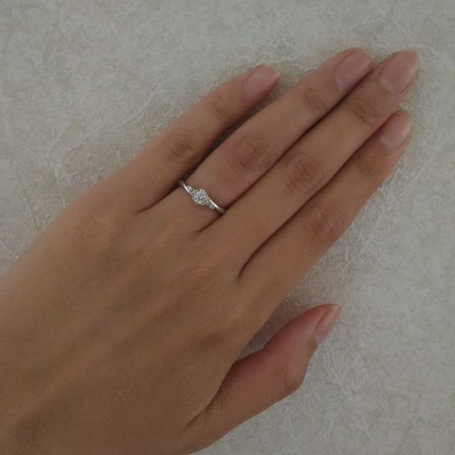 【TRECENTI(トレセンテ)の口コミ】 フローラは、ダイヤの周りを花の形で覆っているのでダイヤが傷つきにくい…