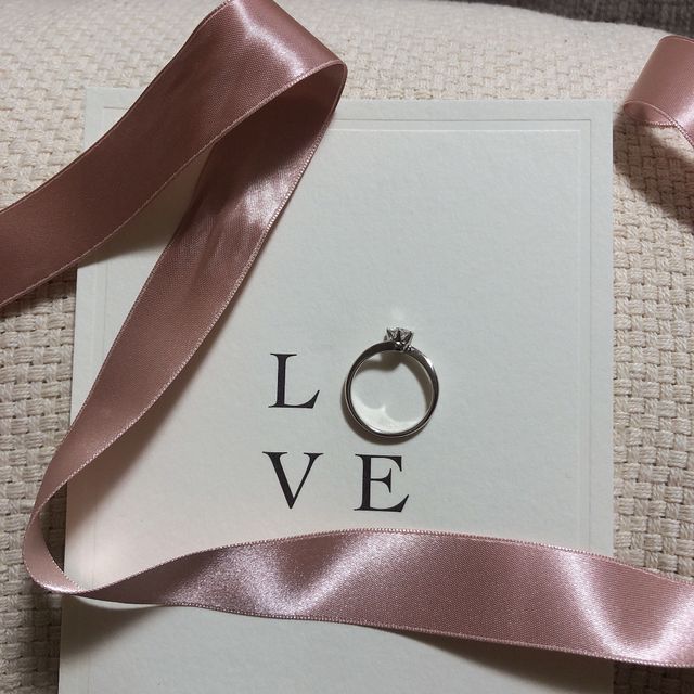 【アイプリモ(I-PRIMO)の口コミ】 色々なデザインを見ましたが彼女をイメージした際にデザインに一目惚れし…