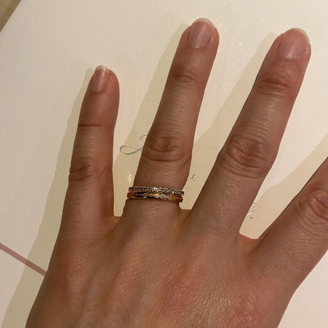 【Joie de treat.(ジョア・ドゥ・トリート)の口コミ】 華奢なデザインで、いわゆる結婚指輪感がないところが魅力です。結婚指輪…