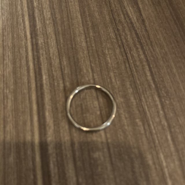 【銀座ダイヤモンドシライシの口コミ】 シンプルなデザインかつつけ心地もよい点です。あまりこだわりはなかった…