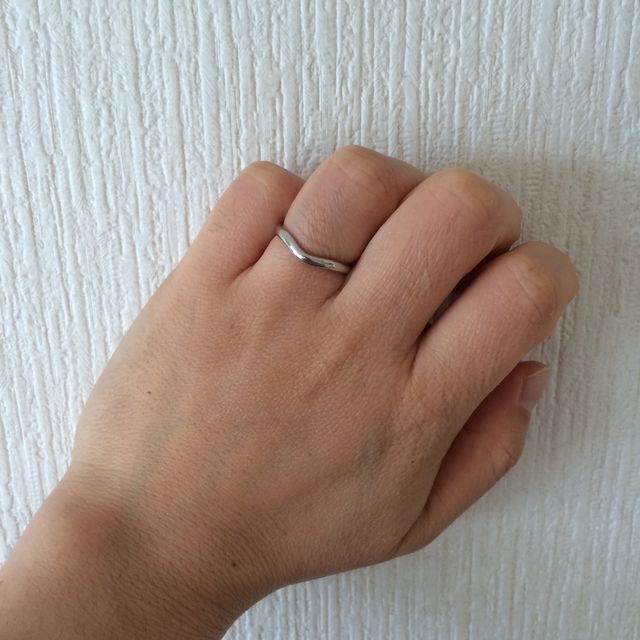 【ティファニー(Tiffany & Co.)の口コミ】 指が短く太いので、少しでもきれいに見えるようにV字型のデザインを探して…
