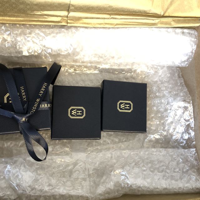 【ハリー・ウィンストン(Harry Winston)の口コミ】 購入したトリストワンロウリングは、ファッションリングのようなデザイン…