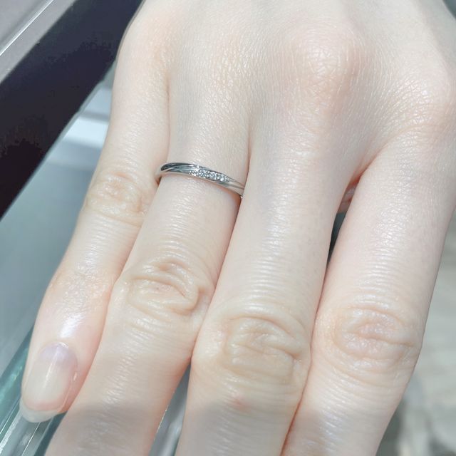 【アイプリモ(I-PRIMO)の口コミ】 日本ブランドらしい、華奢で繊細なデザインでした。結婚指輪にはダイヤも…