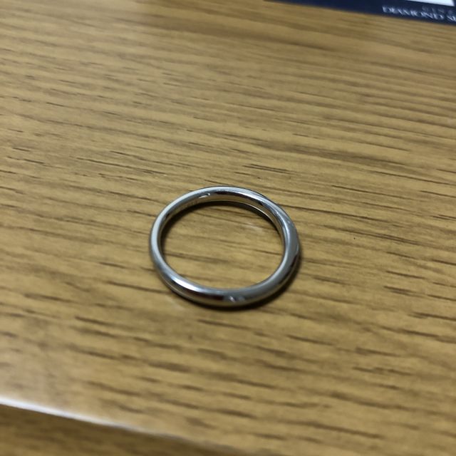 【銀座ダイヤモンドシライシの口コミ】 V字のウェーブ型でスタイリッシュな印象。
ウェーブに沿ってダイヤが埋め…